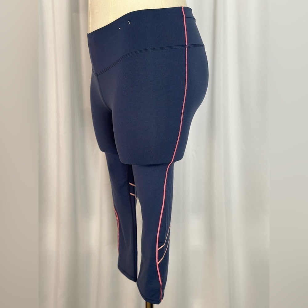 GapFit Black Capri Leggings with Coral Accent Lines (1040) - Picture 5 of 12